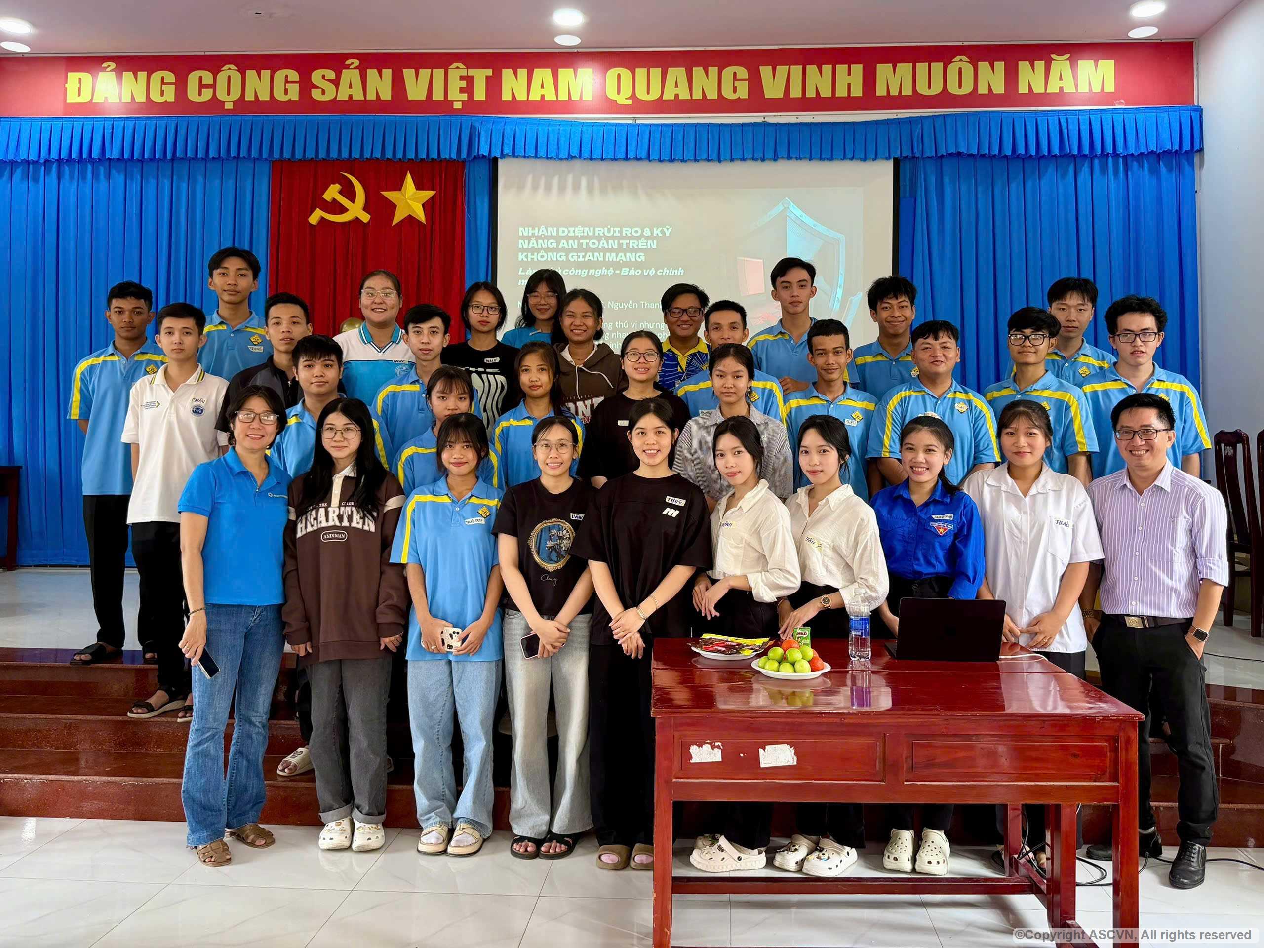 Trường Cao đẳng nghề Trà Vinh phối hợp tổ chức tập huấn kỹ năng "Sử dụng internet an toàn và Quản lý chất lượng giấc ngủ" cho sinh viên